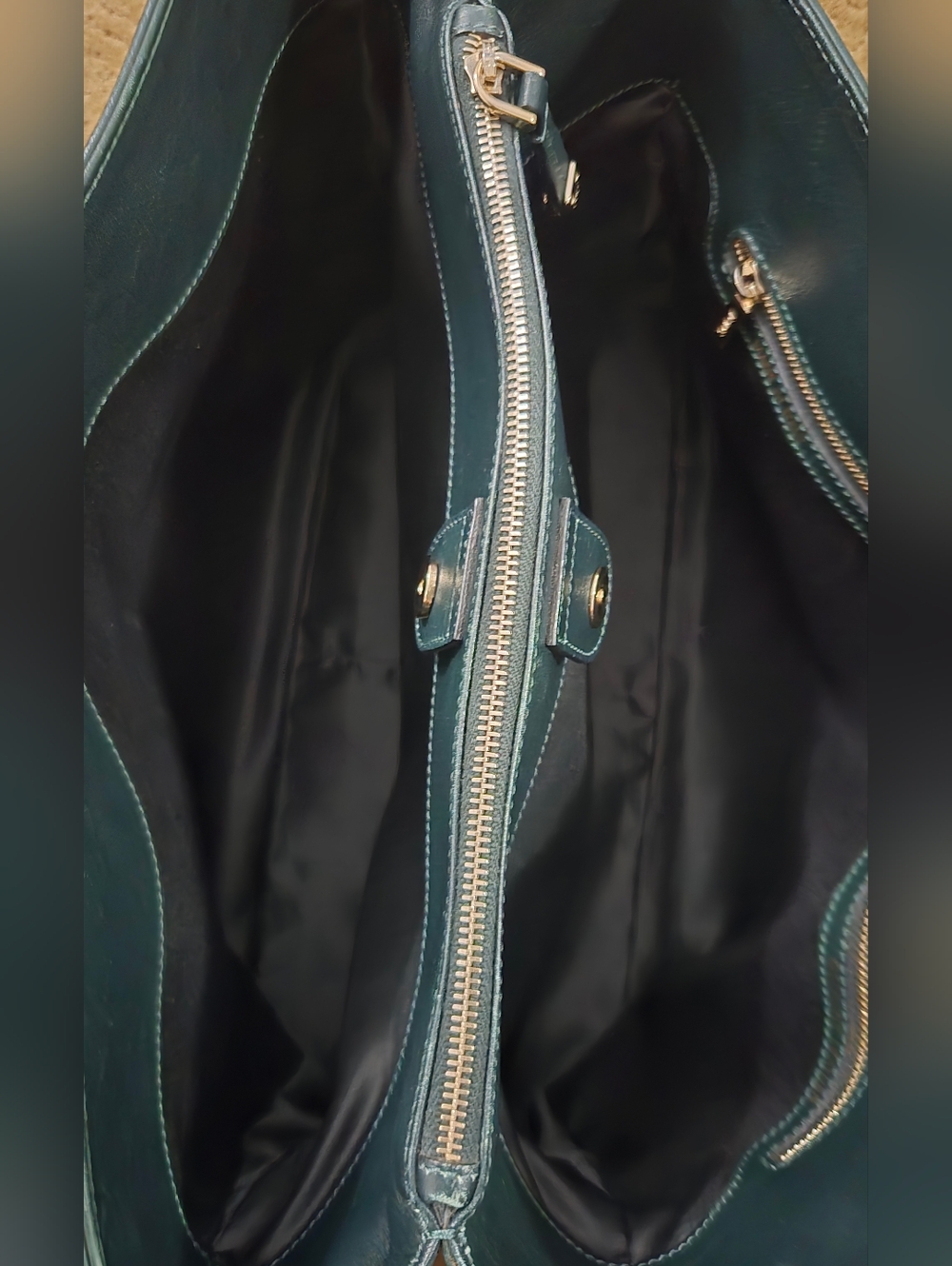 Tod’s Green Soft Leather 2-Way Shoulder Bag Handbag with Strap - Picture 15 of 15